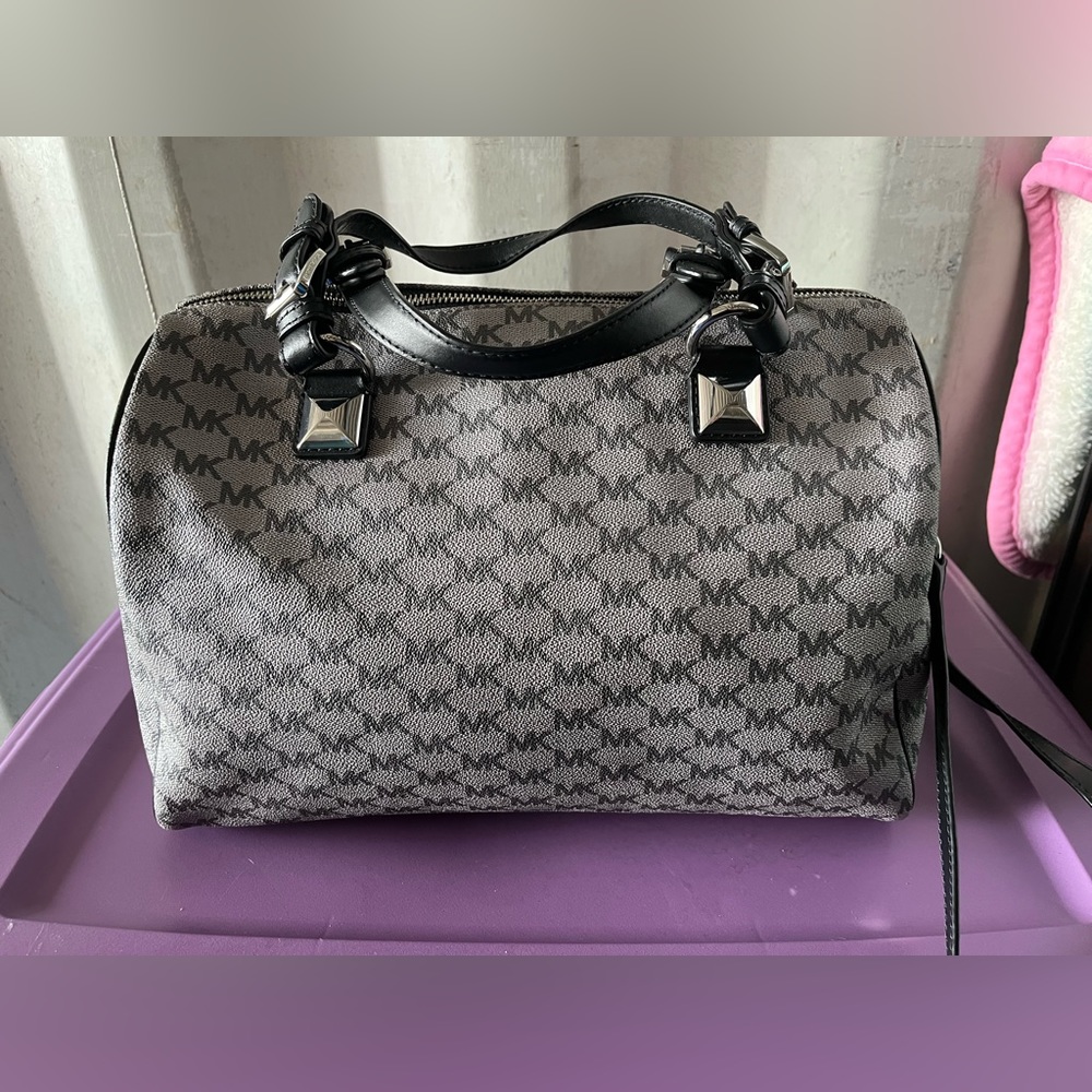 MICHAEL KORS LOGO PRINT PURSE
